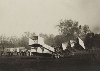 [Collection Jules Beau. Photographie sportive] : T. 33. Années 1906 et 1907 / Jules Beau : F. 15. [Les étapes de l'aviation. Nouveau triomphe de Santos-Dumont. 12 novembre 1906];