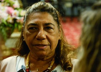 RIO DE JANEIRO (RJ), 24/07/2023 – A advogada Marinete da Silva, mãe de Marielle Franco durante ato que lelembra os 30 anos da Chacina da Candelária, no centro da capital fluminese. Foto: Tomaz Silva/Agência Brasil