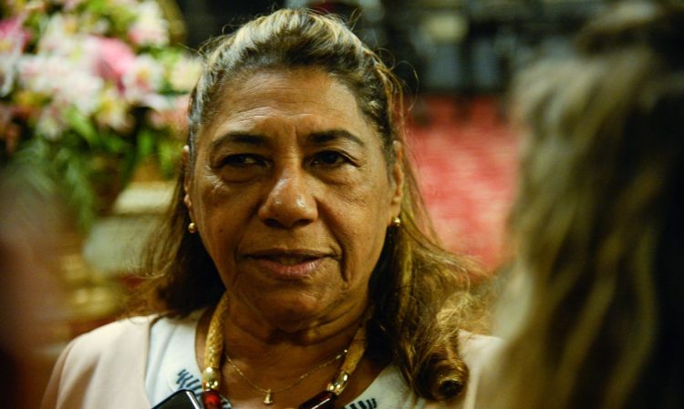 RIO DE JANEIRO (RJ), 24/07/2023 – A advogada Marinete da Silva, mãe de Marielle Franco durante ato que lelembra os 30 anos da Chacina da Candelária, no centro da capital fluminese. Foto: Tomaz Silva/Agência Brasil