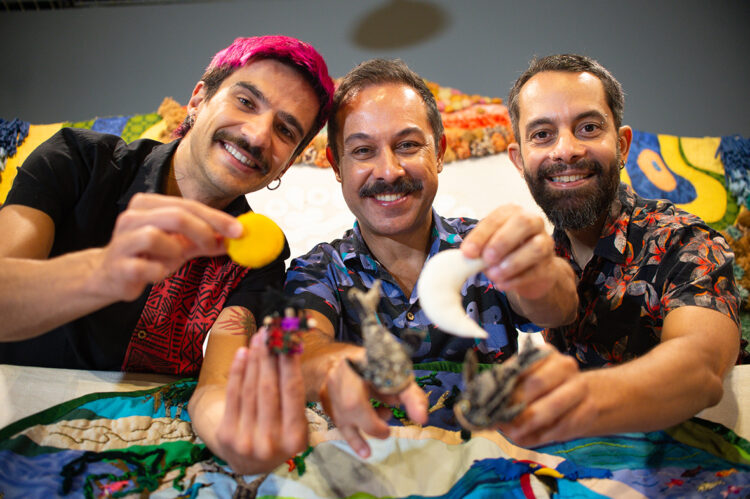 Equipe do projeto Viajando com Tapetes Contadores, em exposição na Caixa Cultural em Brasília, DF.