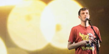 Édouard Louis na peça 'Quem Matou Meu Pai' - Divulgação