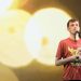 Édouard Louis na peça 'Quem Matou Meu Pai' - Divulgação