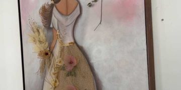 A mostra reúne cerca de 25 obras que propõem um percurso sensível sobre identidade, diversidade cultural, território e protagonismo feminino