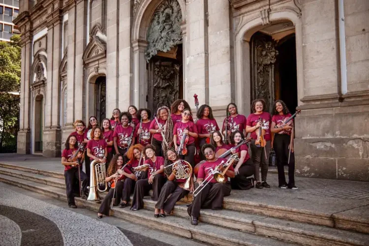 Orquestra Sinfônica Juvenil Chiquinha Gonzaga leva talento feminino do Rio para turnê histórica na Itália