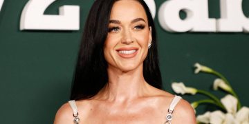 Katy Perry durante evento da Baby2Baby, em Hollywood, na Califórnia - Michael Tran - 9.nov.24/AFP