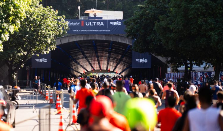 Corredores participam da Maratona do Rio