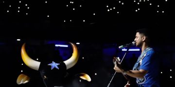 Boi Caprichoso com a estrela azul no Bumbódromo de Parintins