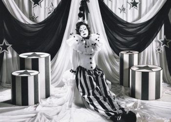Camila Pudim com maquiagem artística de Pierrot para o Halloween da Pudim 2026