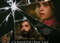 Cartaz de Consequências Paralelas com os personagens entre fragmentos de vidro, título e nomes do elenco.