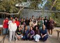 Grupo de participantes do Creative Producer Indaba reunido ao ar livre