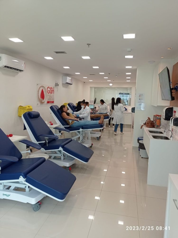 Sala de coleta do GSH Banco de Sangue de Brasília preparada para receber doadores