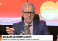 João Paulo Capobianco fala diante de um microfone no estúdio do programa Bom Dia, Ministro em 28 de outubro de 2026.