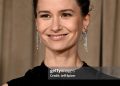 Retrato da atriz Katherine Waterston, confirmada no elenco da minissérie The Best of Us