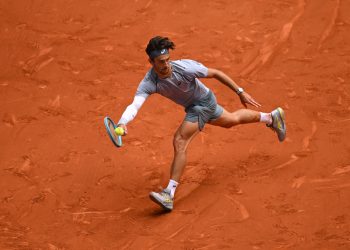 Lorenzo Musetti em quadra durante partida de tênis, confirmado para o Rio Open 2027
