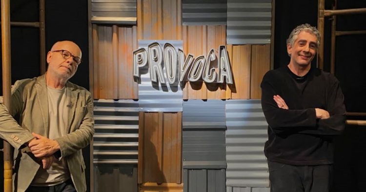 Marcelo Tas e Michel Melamed no cenário do Provoca, da TV Cultura.