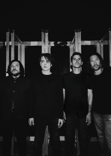 Integrantes do My Chemical Romance em fotografia de divulgação de The Black Parade. Foto: Bryce Hall.