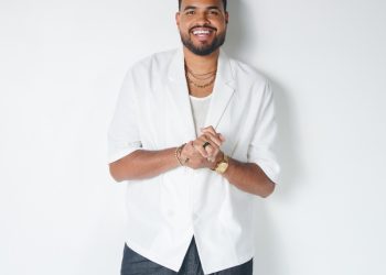 Cantor Yan em imagem de divulgação dos shows no SextaGode e no JK Shopping, em Brasília